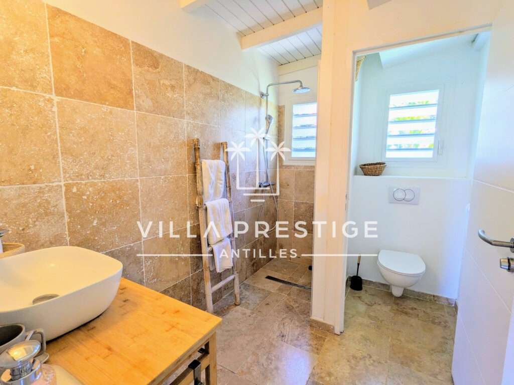 VILLA PREMIERE LIGNE 3 CHAMBRES AVEC PISCINE, ACCES PLAGE ET – 4 pièces – 3 chambres – 93 m²