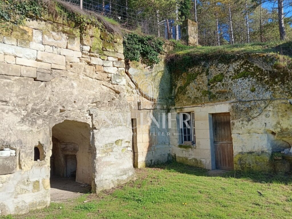 A Loches-Authentique maison vigneronne rénovée- 110 m2 avec  – 5 pièces – 3 chambres – 110 m²