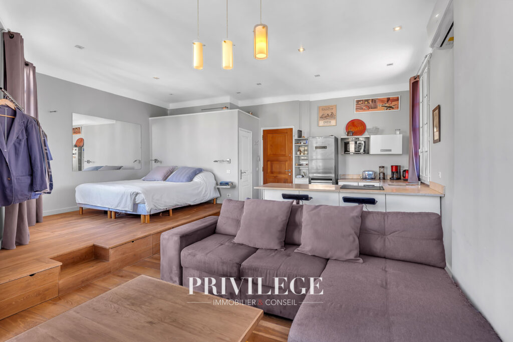 Cannes   Dernier étage   2 pièces rénové avec balcon vue dég – 1 pièce – 1 chambre – 34 m²