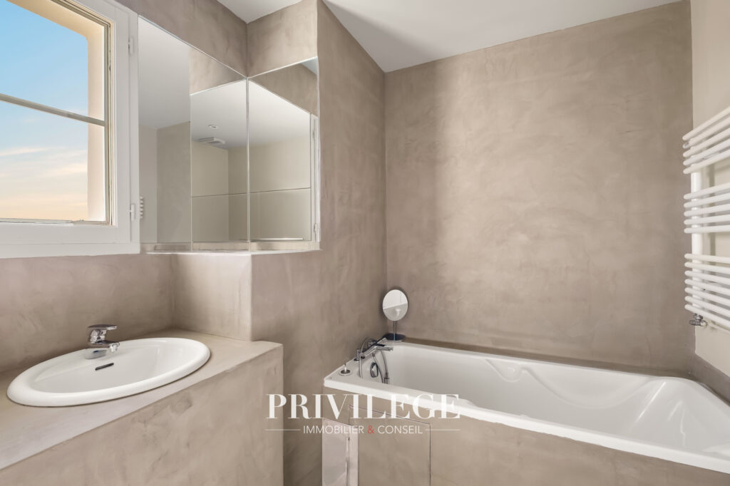 Saint Didier au Mont d&rsquo;Or – Saint – Fortunat -Maison Familia – 7 pièces – 5 chambres – 208 m²