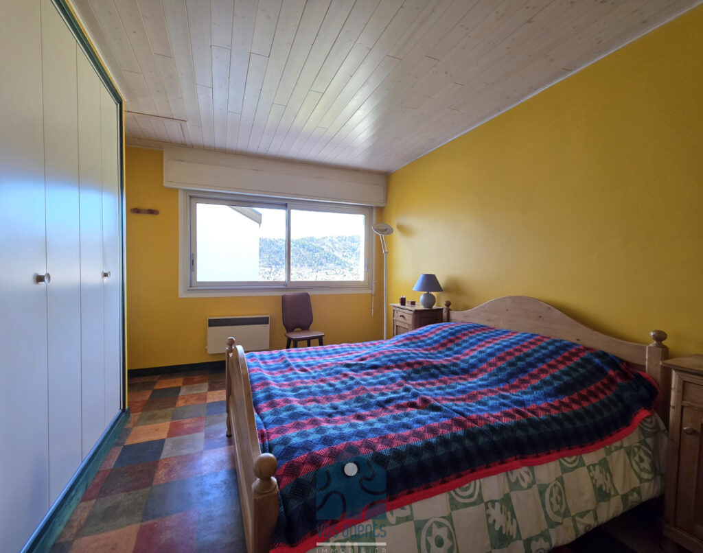 Maison d&rsquo;architecte 7 pièces avec garage, terrasse et terrai – 7 pièces – 5 chambres – 175 m²