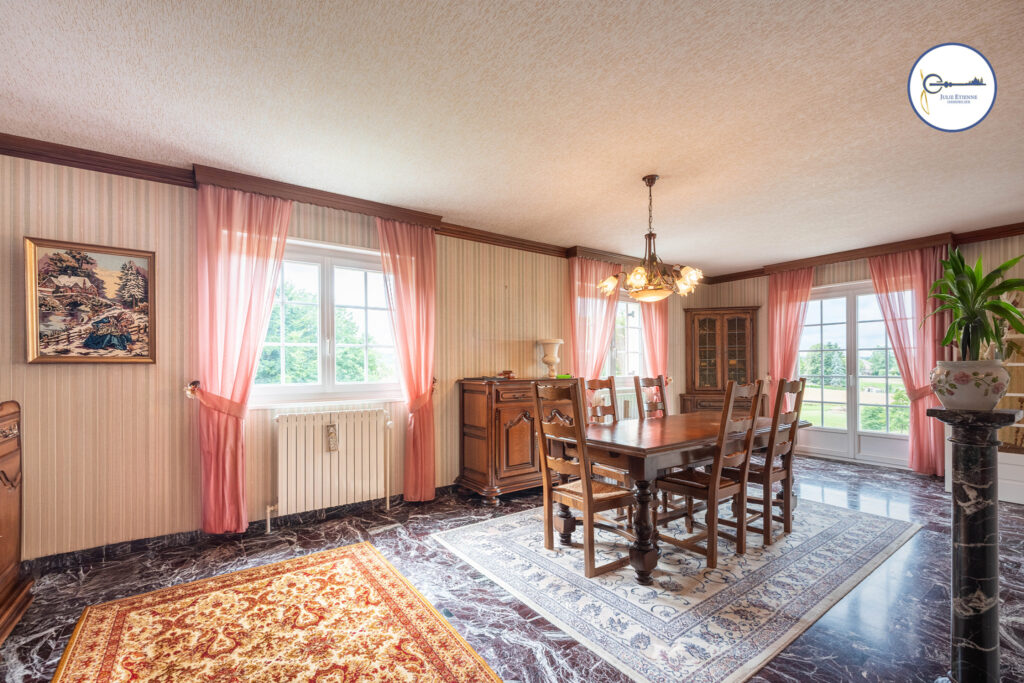 Maison HADOL 8 pièces 162m2  – 8 pièces – 5 chambres – 163 m²