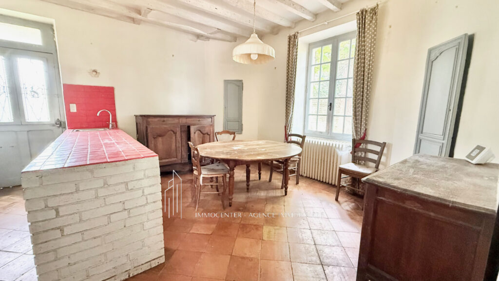 Annonce immobilière   Exceptionnelle propriété à 10 MN au su – 9 pièces – 6 chambres – 300 m²