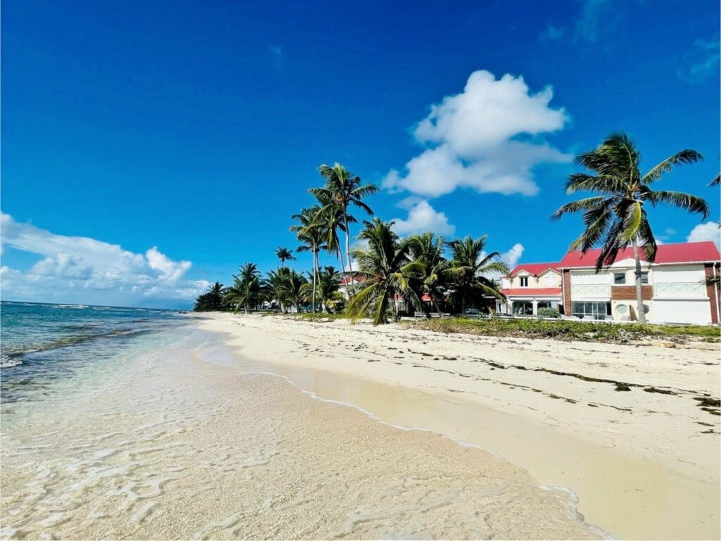 MAISON DE PLAGE FACE A LA MER A ST FRANCOIS – 4 pièces – 3 chambres – 109 m²