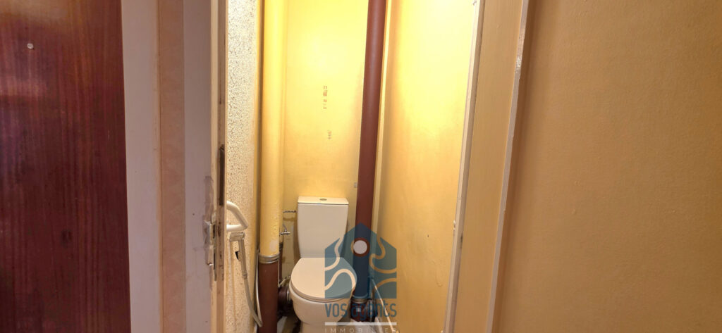 Appartement T4 avec balcon, parking couvert et annexes – 4 pièces – 3 chambres – 68.52 m²