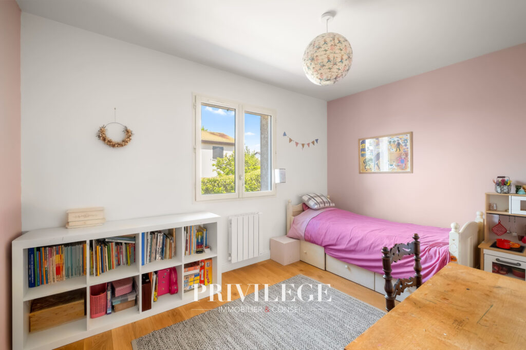 Maison familiale rénovée de 173 m2 avec 5 chambres à Saint-G – 9 pièces – 5 chambres – 173.84 m²