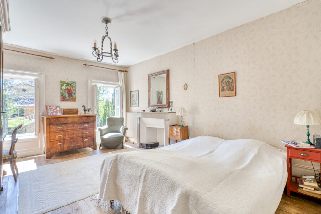 Chasselay propriété avec terrain calme, piscine et vue extra – 9 pièces – 7 chambres – 174.47 m²