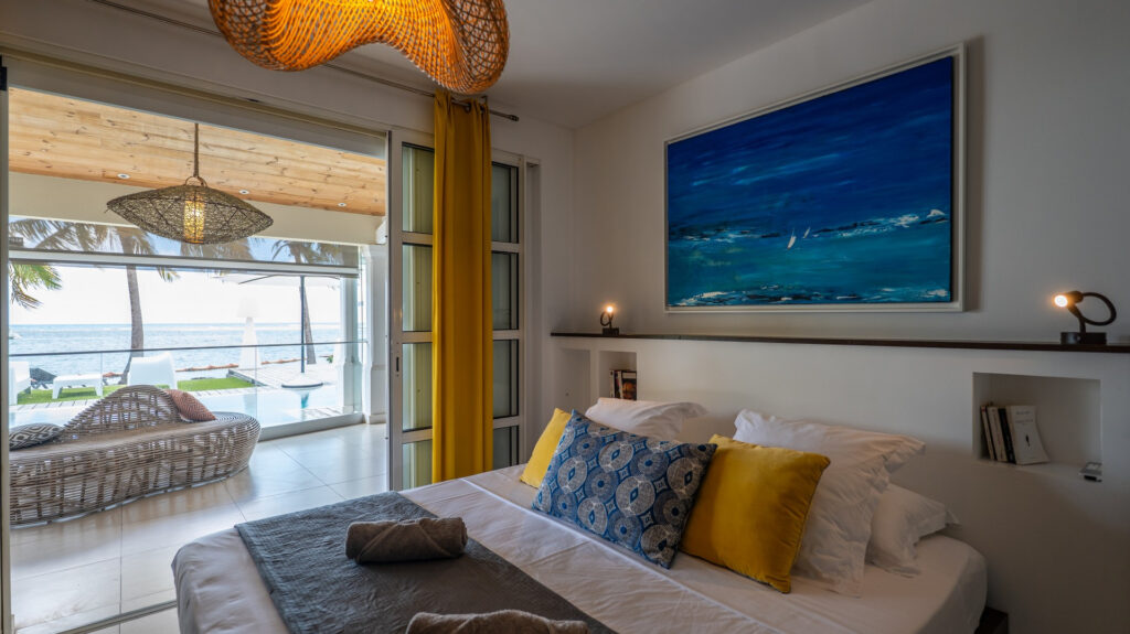 VILLA D&rsquo;EXCEPTION AVEC PLAGE SUR LE LAGON DE ST FRANCOIS – 7 pièces – 6 chambres – 260 m²