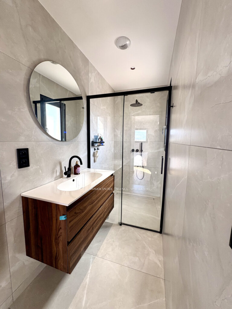 Villa contemporaine 138m2 – Agence Immocenter Chanas – 5 pièces – 3 chambres – 138 m²