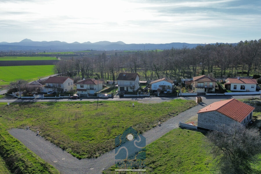 Terrain à vendre à Pessat-villeneuve
