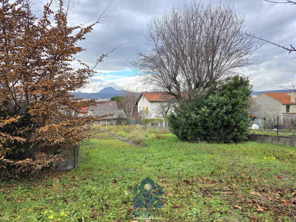 Terrain constructible – 779m2 – NR pièces – NR chambres – 779 m²