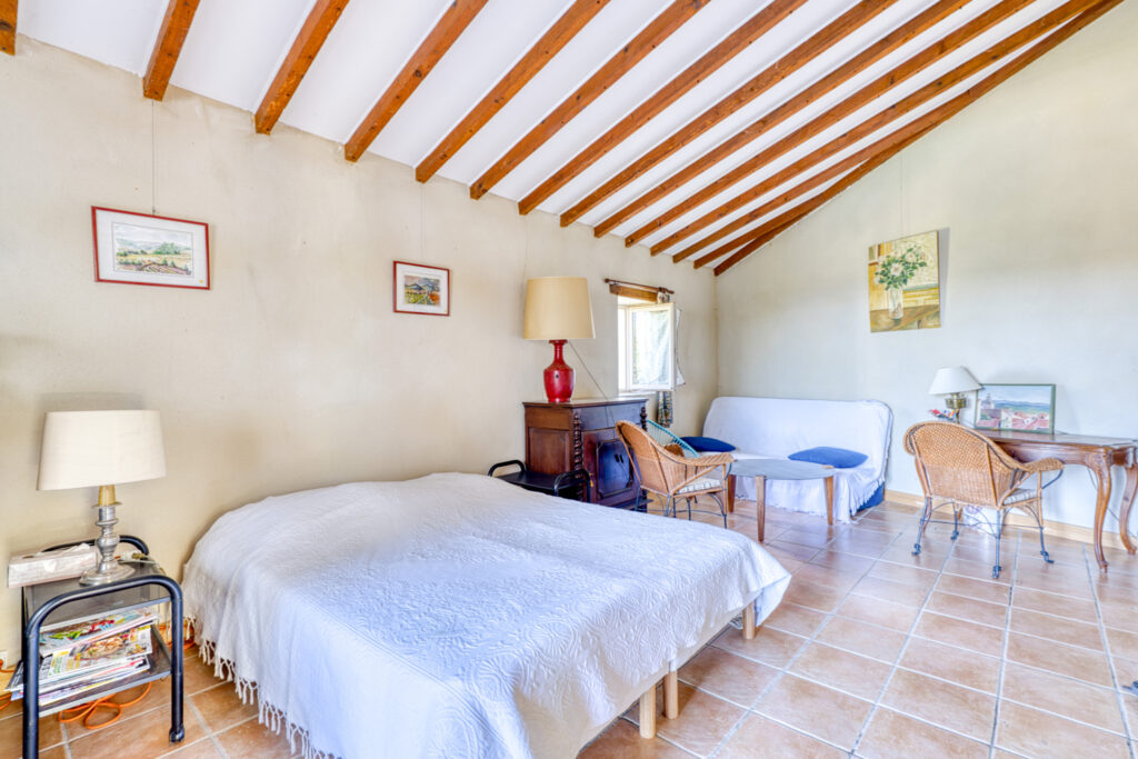 Chasselay propriété avec terrain calme, piscine et vue extra – 9 pièces – 7 chambres – 174.47 m²