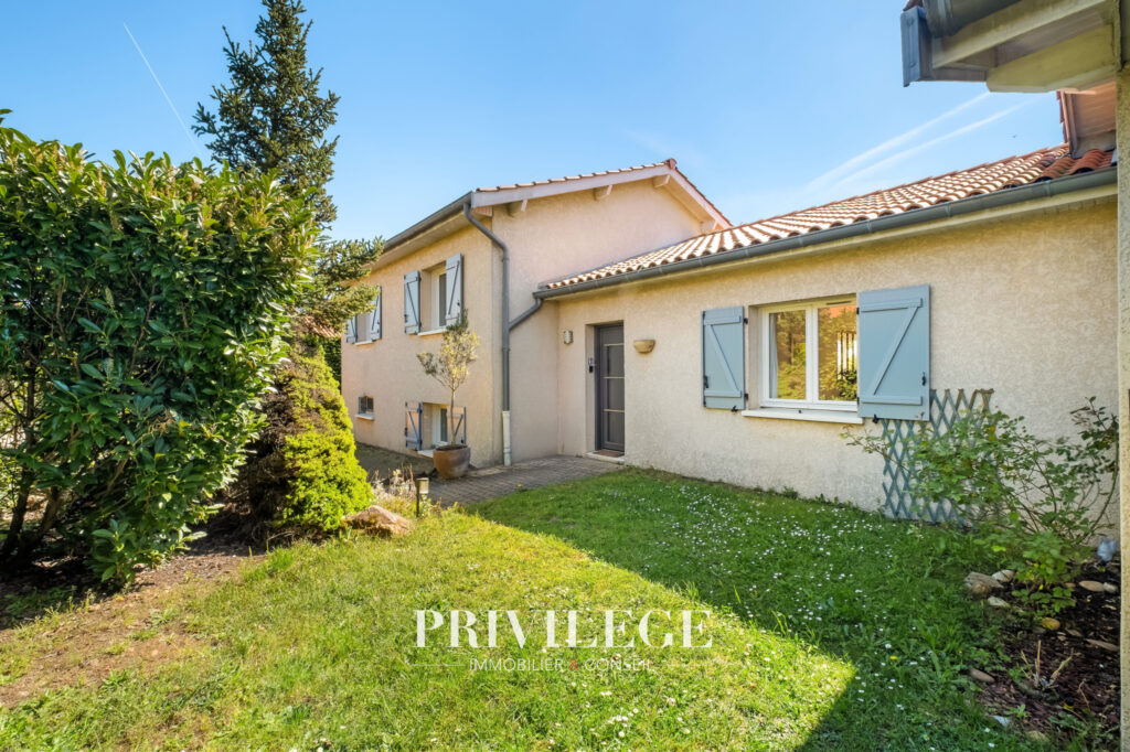 Maison familiale rénovée de 173 m2 avec 5 chambres à Saint-G – 9 pièces – 5 chambres – 173.84 m²