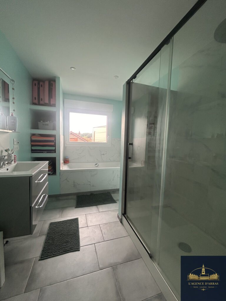 MAISON NEUVE IDEALEMENT SITUÉE CUA – 7 pièces – 5 chambres – 181 m²