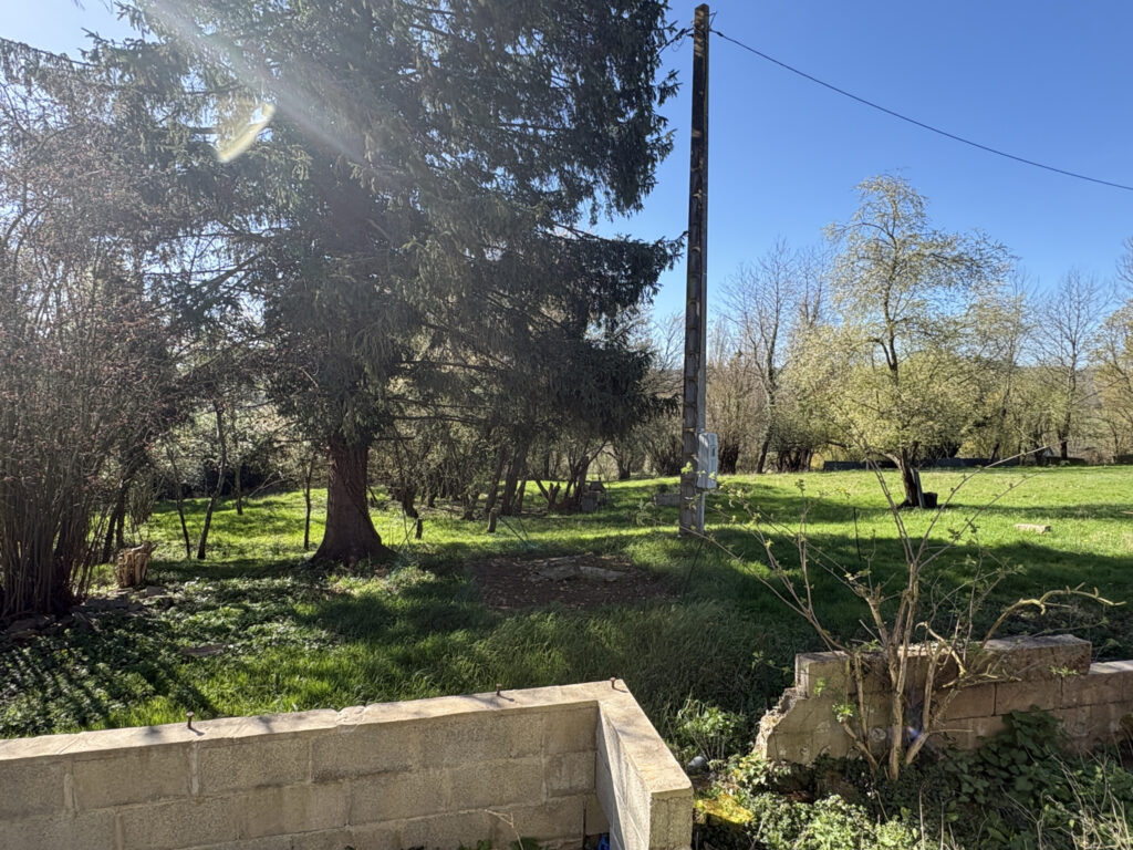 Maison de campagne à finir de construire – 3 pièces – 2 chambres – 93 m²