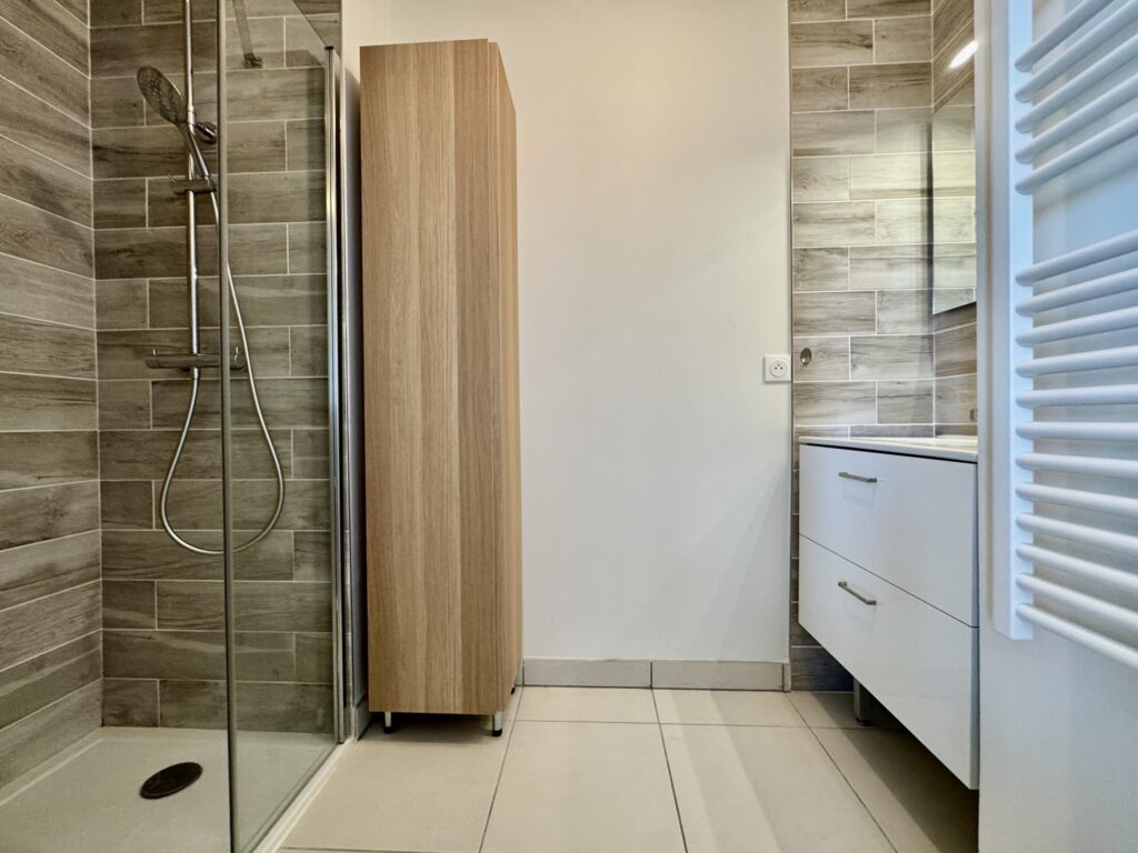 APPARTEMENT T2 MEUBLÉ AVEC GRAND BALCON ! – 2 pièces – 1 chambre – 42.13 m²