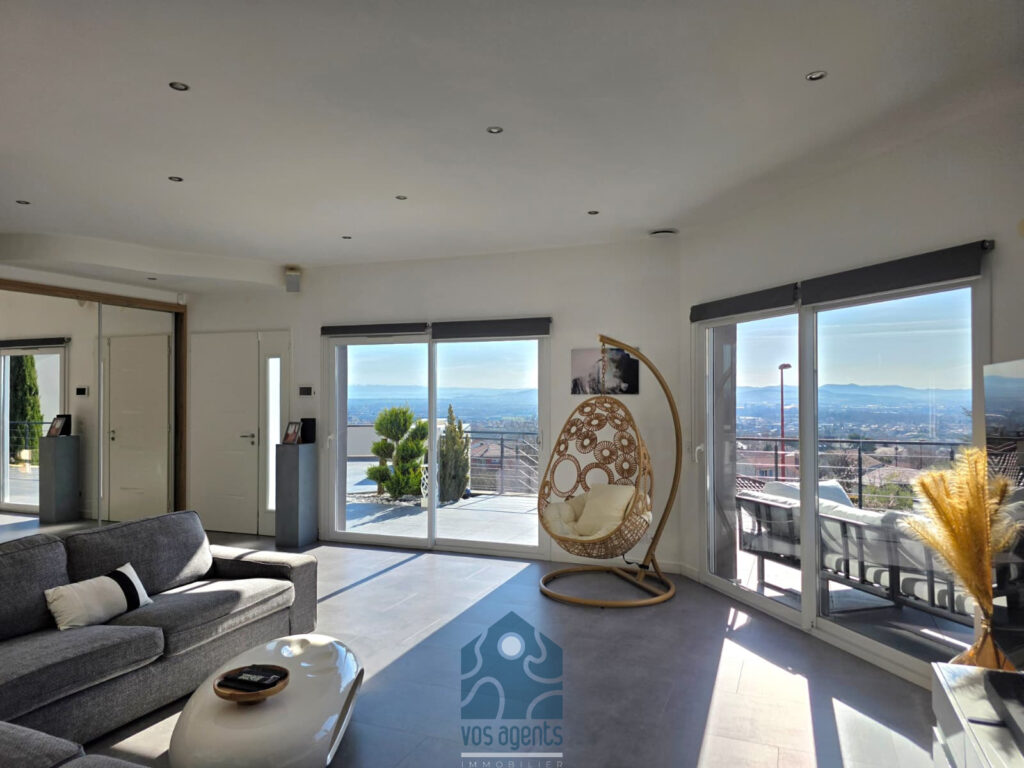 Villa 5 pièces avec terrasse, vue panoramique, jardin, pisci – 5 pièces – 3 chambres – 222 m²