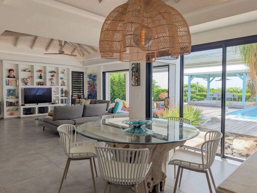 Villa d&rsquo;architecte de luxe – vue mer – St-François – 4 pièces – 3 chambres – 147 m²