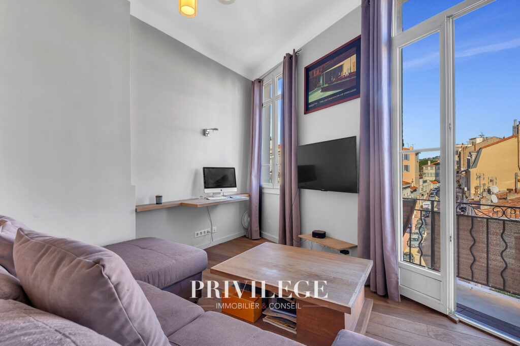 Cannes   Dernier étage   2 pièces rénové avec balcon vue dég – 1 pièce – 1 chambre – 34 m²