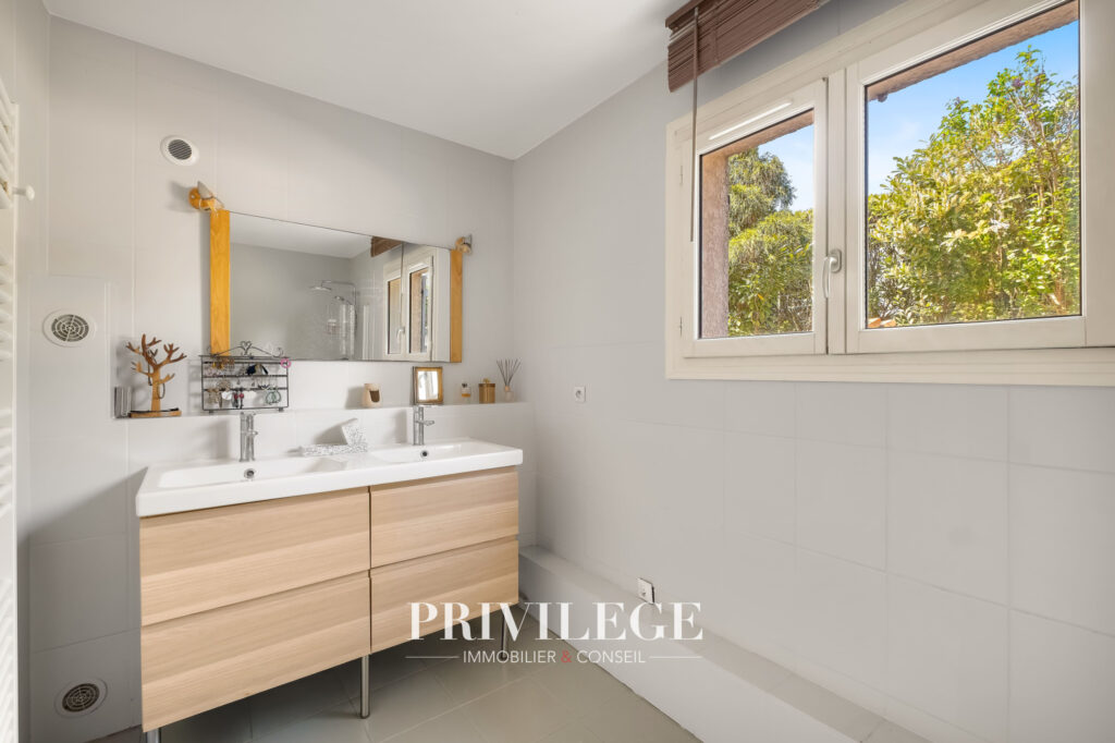 Maison familiale rénovée de 173 m2 avec 5 chambres à Saint-G – 9 pièces – 5 chambres – 173.84 m²