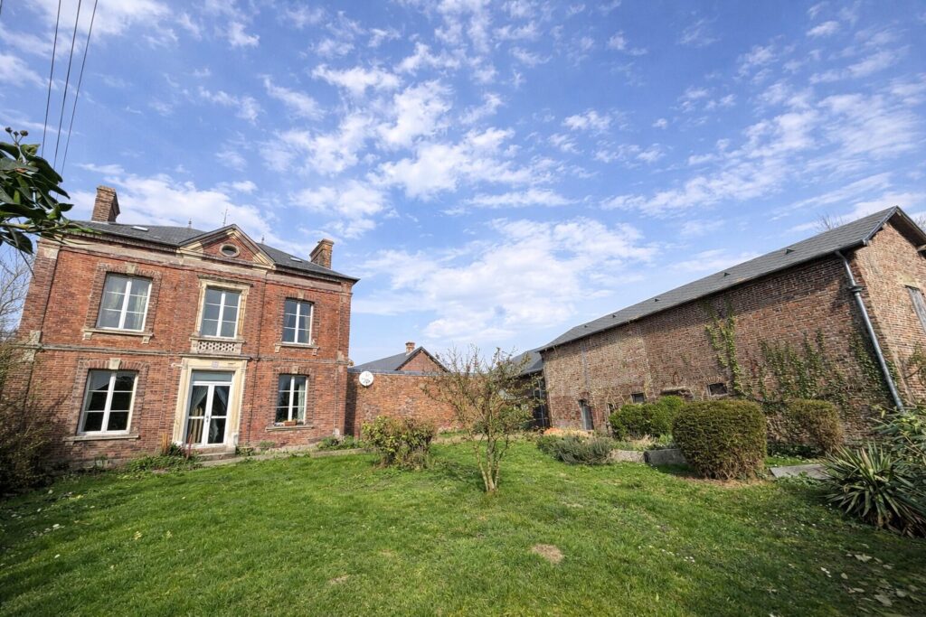 À découvrir aux portes de Vimoutiers   Propriété de caractèr – 6 pièces – 3 chambres – 103 m²