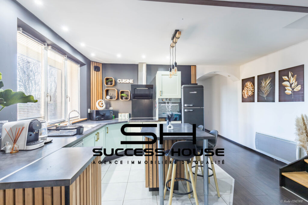 A VENDRE- Charmante maison de village entièrement rénovée av – 4 pièces – 3 chambres – 121 m²