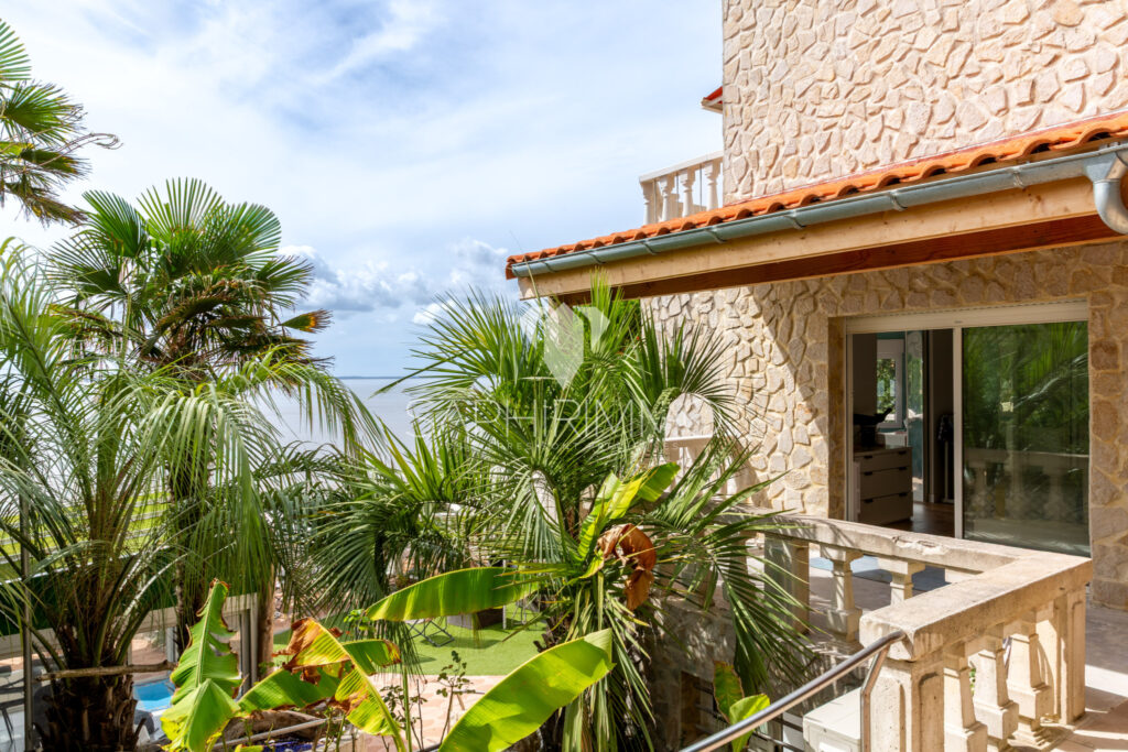 Villa d&rsquo;exception, terrasse vue océan, dépendance, chemin à  – 5 pièces – 3 chambres – 133.21 m²