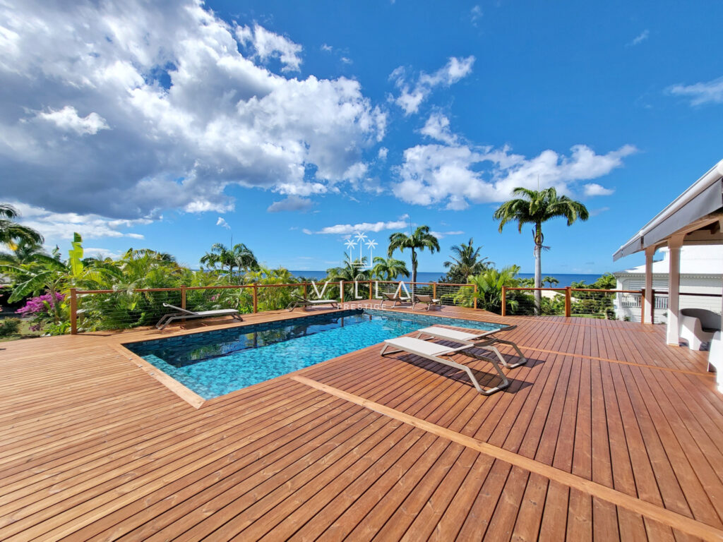 SUPERBE VILLA VUE MER 4 CHAMBRES+BUREAU – PISCINE – DESHAIES – 6 pièces – 4 chambres – 195 m²