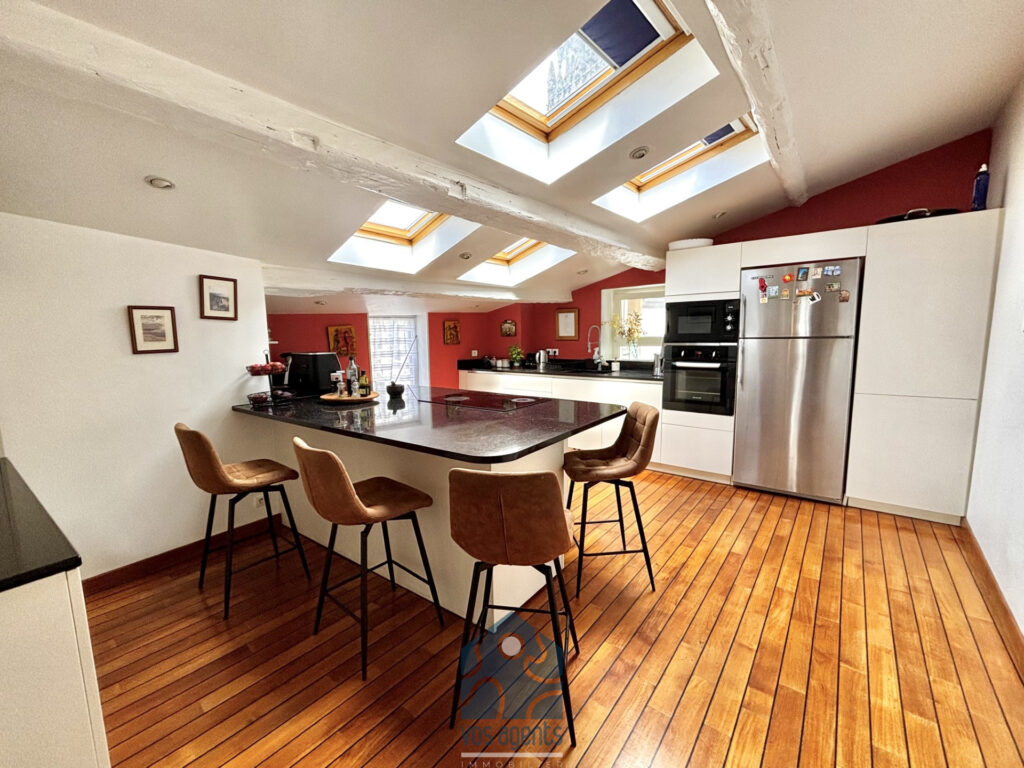 Appartement en duplex 6 pièces avec terrasse vue panoramique – 7 pièces – 5 chambres – 225.92 m²