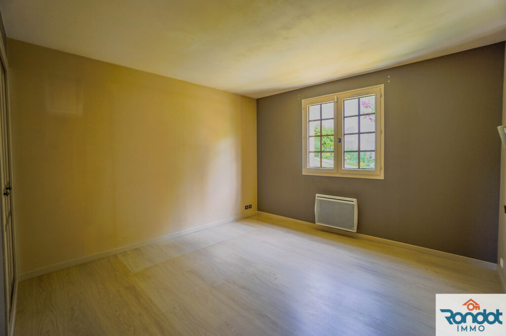 MAISON 5 PIECES / 3 CHAMBRES / 115M2 ENVIRON / 978M2 DE TERR – 5 pièces – 3 chambres – 115 m²
