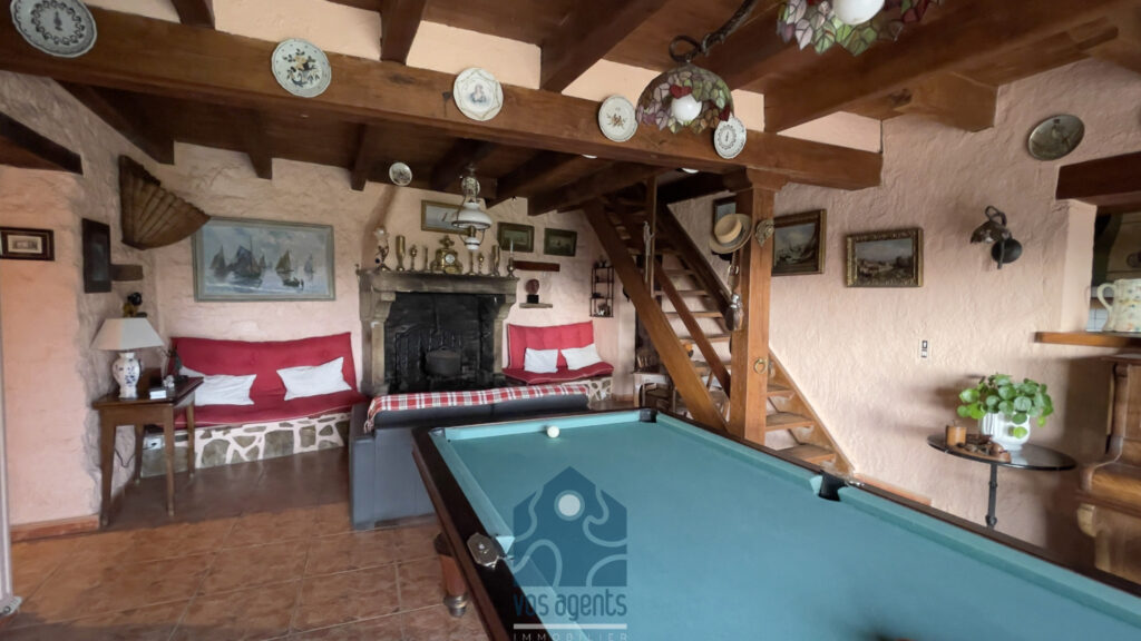Maison 8 pièces avec piscine et jardin – 8 pièces – 4 chambres – 211 m²