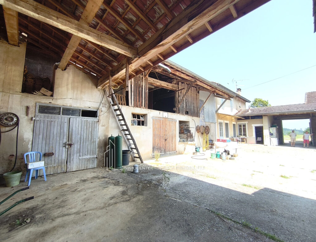 Saint Bonnet de Chavagne- Corps de Ferme 163 m2 – Terrain 49 – 6 pièces – 5 chambres – 163 m²