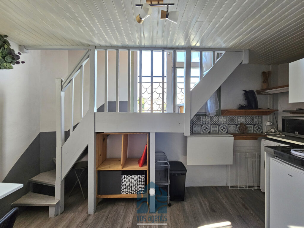 Studio en duplex avec balcon – 1 pièce – NR chambres – 15 m²