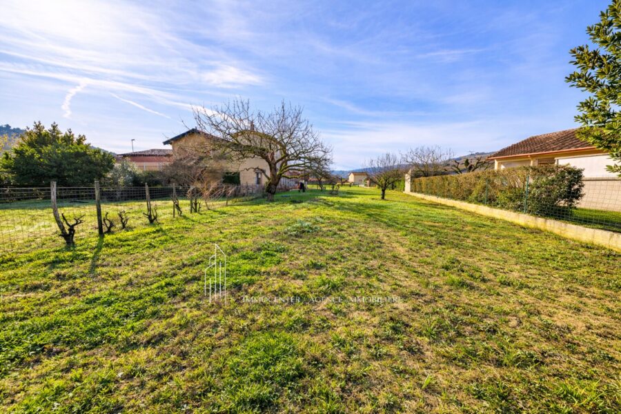 Terrain à vendre à Serves-sur-rhône
