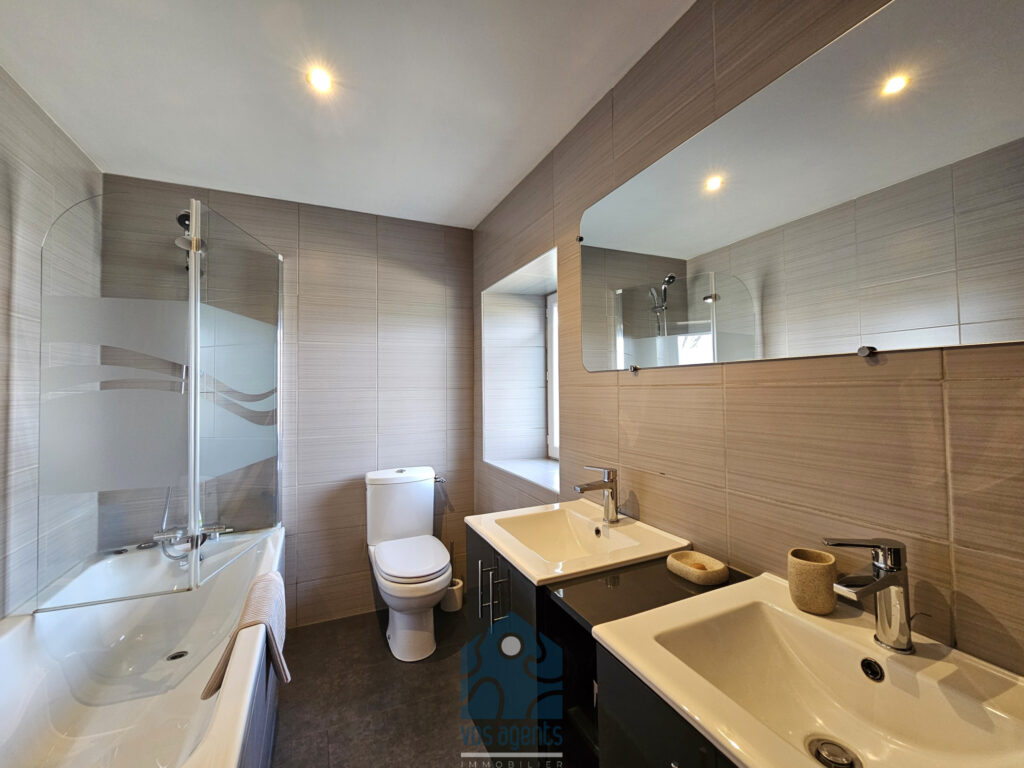 Propriété 10 pièces avec terrain, piscine et annexes – 10 pièces – 8 chambres – 316 m²