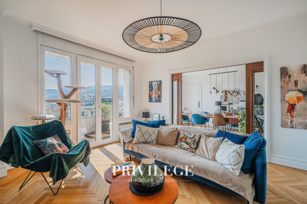 Élégant appartement rénové avec vue panoramique   Chambéry – 5 pièces – 3 chambres – 133.19 m²