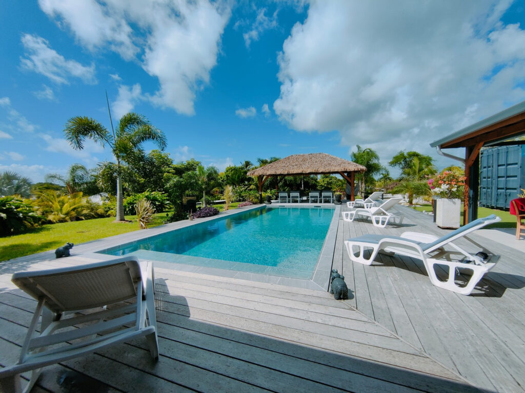 VILLA RECENTE AVEC PISCINE GARAGE SUR TERRAIN 2000 M2 EN CEN – 4 pièces – 3 chambres – 128 m²