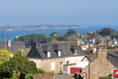 À VENDRE MAISON TRADITIONNELLE AVEC VUE MER À LOGUIVY-DE-LA- – 6 pièces – 4 chambres – 100 m²