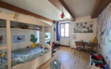 Maison de village avec cour, terrasse, caves, granges et par – 7 pièces – 5 chambres – 180 m²