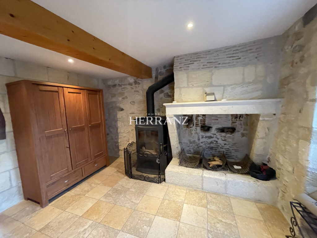 Propriété de Caractère en Pierre à Libourne, proche Saint-Ém – 8 pièces – 3 chambres – 192 m²