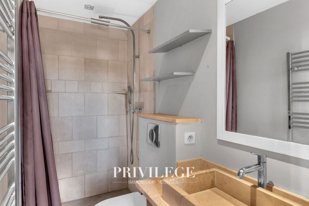 Cannes   Dernier étage   2 pièces rénové avec balcon vue dég – 1 pièce – 1 chambre – 34 m²