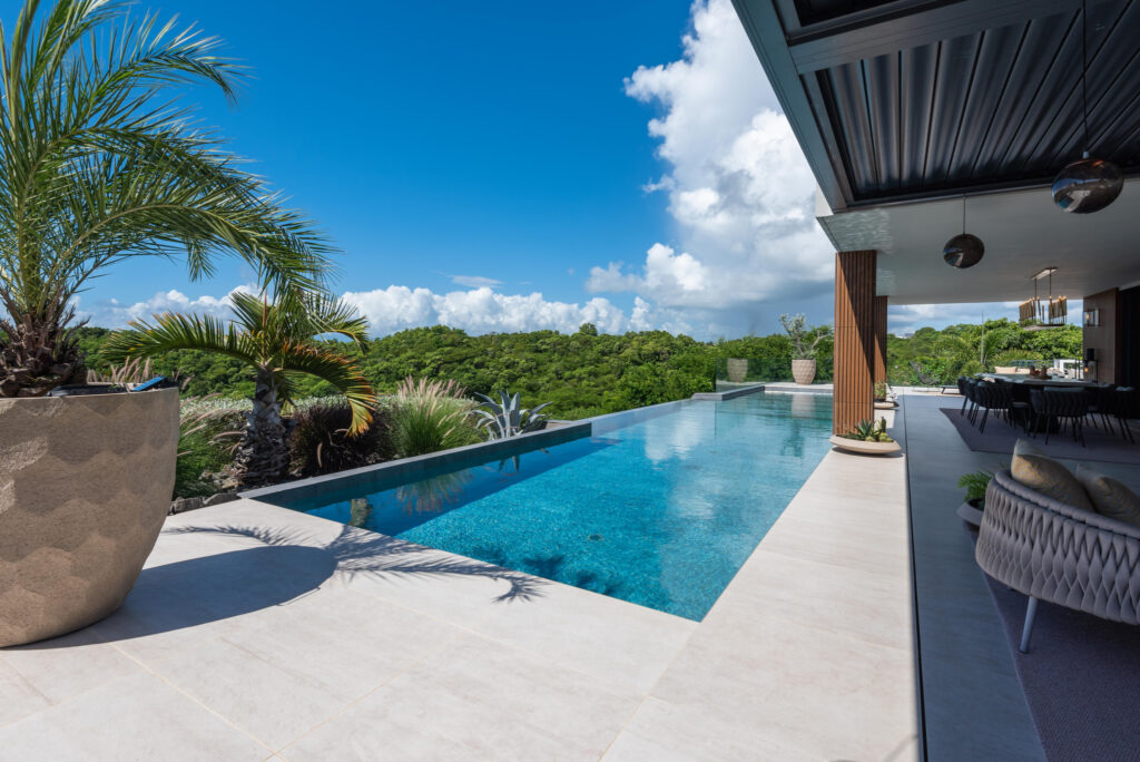 VILLA DE LUXE -270m2 – VUE MER EN GUADELOUPE – 5 pièces – 3 chambres – 270 m²