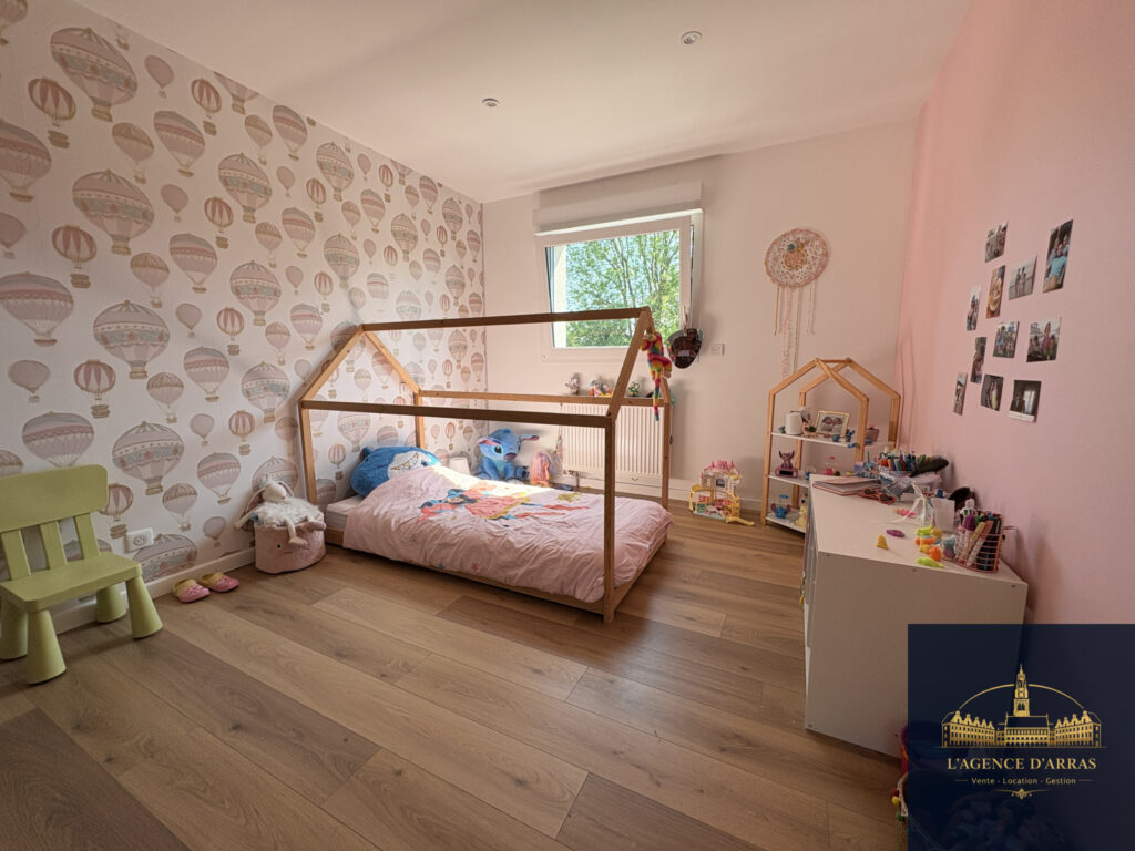 MAISON NEUVE IDEALEMENT SITUÉE CUA – 7 pièces – 5 chambres – 181 m²