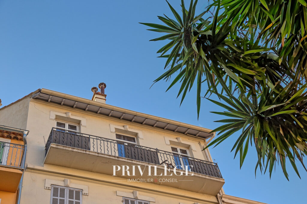 Cannes   Dernier étage   2 pièces rénové avec balcon vue dég – 1 pièce – 1 chambre – 34 m²