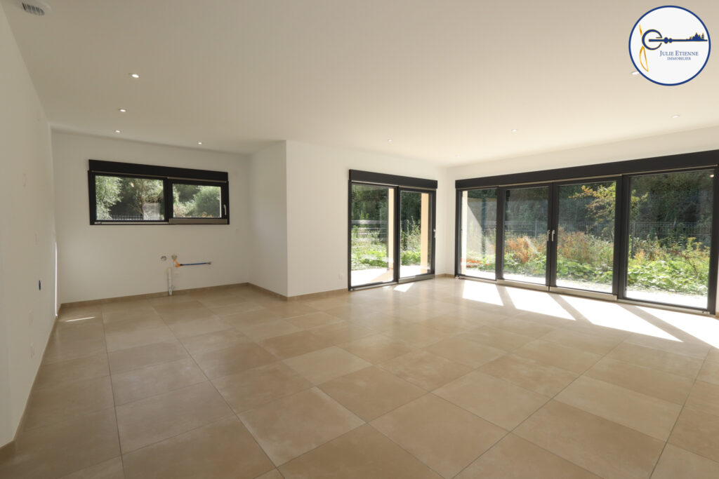 Maison de plain-pied UXEGNEY  5 pièces 118m2 – 5 pièces – 3 chambres – 118 m²