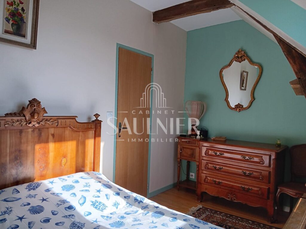 A Loches-Authentique maison vigneronne rénovée- 110 m2 avec  – 5 pièces – 3 chambres – 110 m²