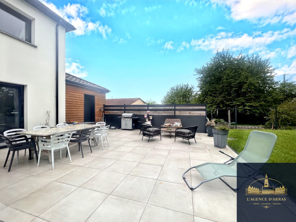 MAISON NEUVE IDEALEMENT SITUÉE CUA – 7 pièces – 5 chambres – 181 m²