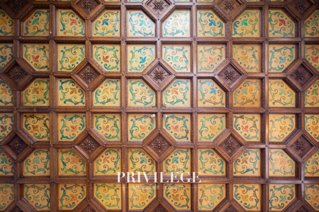 Villa historique d&rsquo;exception   Nice (1901)   824 m2 habitabl – 11 pièces – 7 chambres – 824 m²