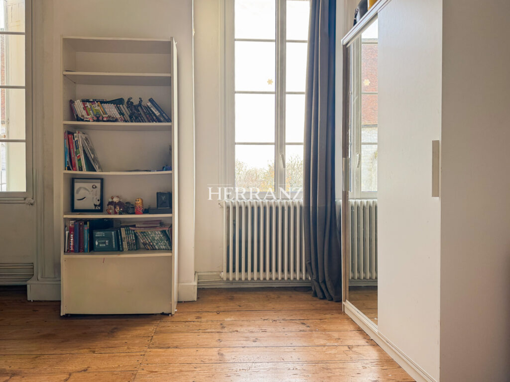 Grande maison de ville en pierre avec jardin et vue exceptio – 6 pièces – 3 chambres – 173 m²