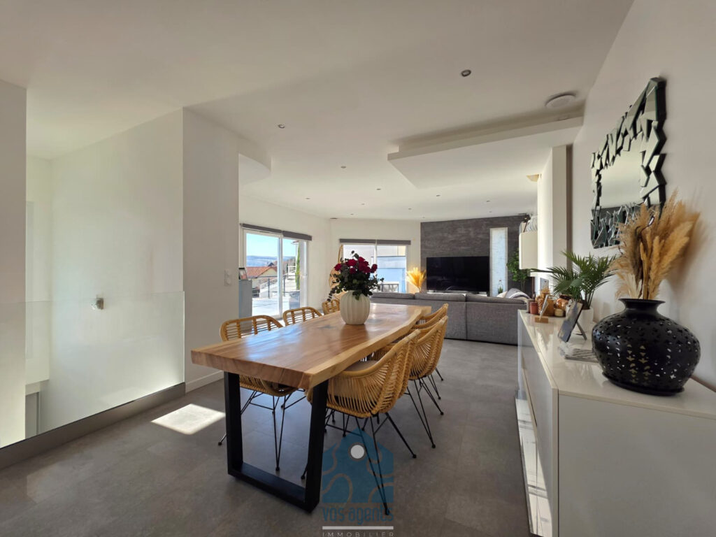 Villa 5 pièces avec terrasse, vue panoramique, jardin, pisci – 5 pièces – 3 chambres – 222 m²